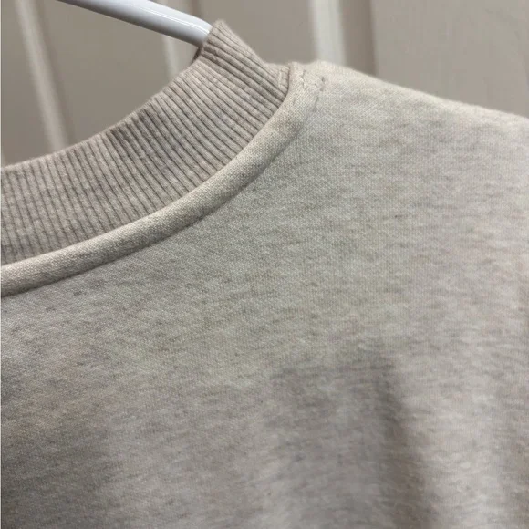 SKIMS Oatmeal Heather Sweatshirt - Picture 4 of 5